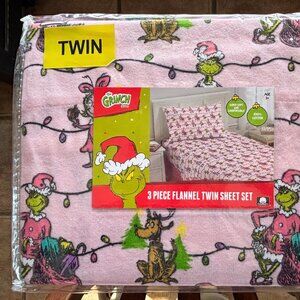 Dr. Seuss Grinch Christmas String Lights Pink FULL SIZE Cotton Flannel Sheet Set